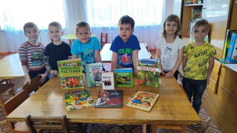 Познавательно-игровой час «Цветочная страна»