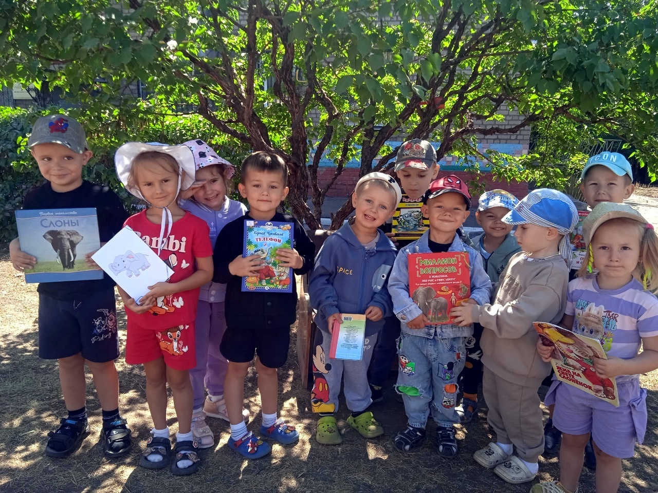 Громкие чтения «Больше всех на свете он – очень-очень добрый слон»