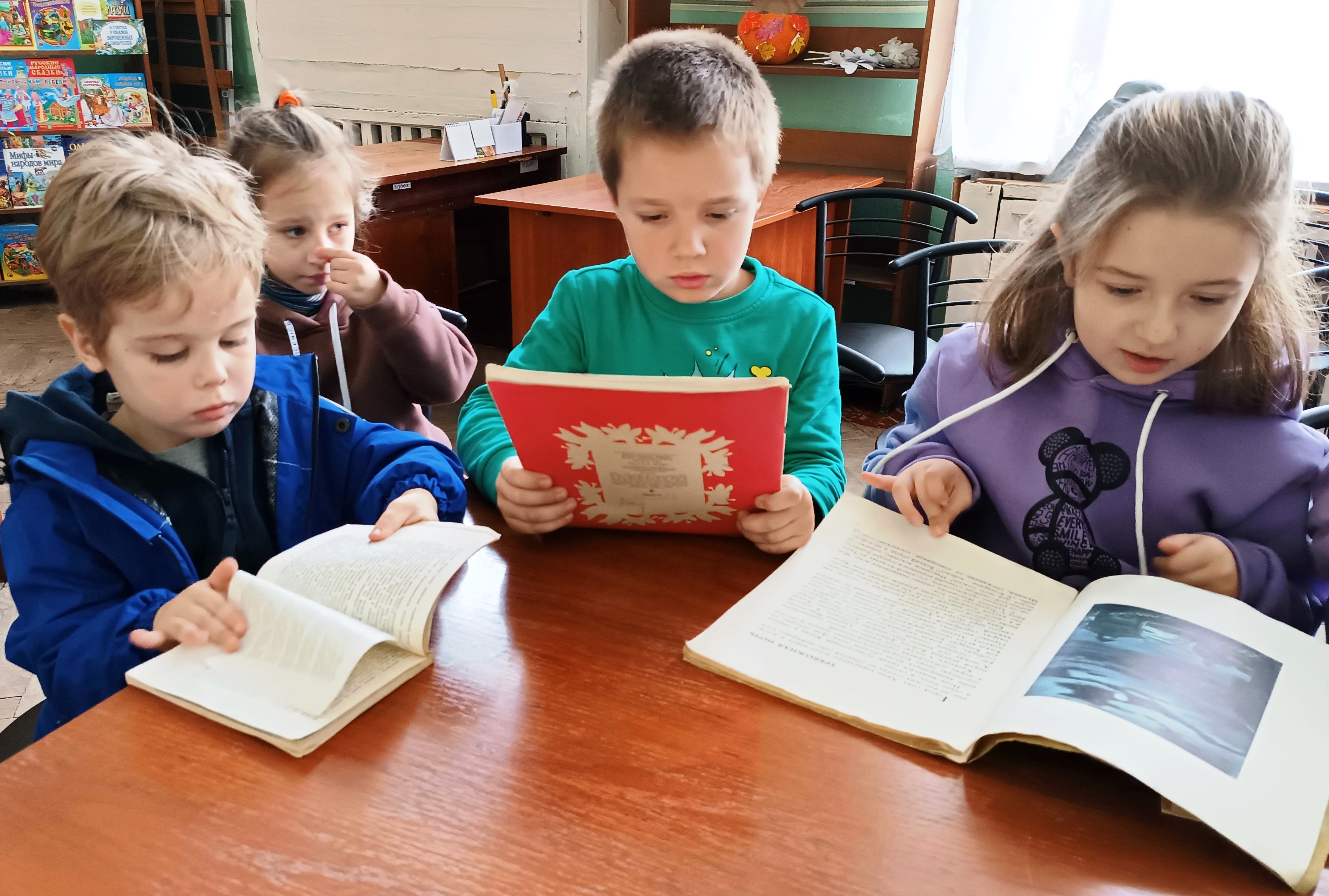 Межрегиональная сетевая просветительская библиотечная акция «Чеховские волонтёры, или Дети читают детям»