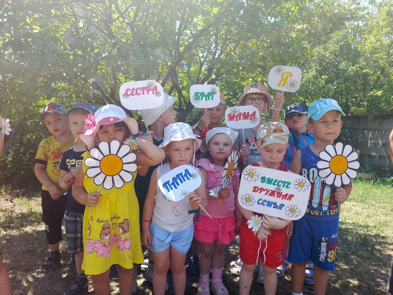 Праздничный вернисаж «Я люблю свою семью!»