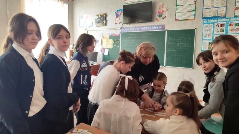 Игротека «Мы мальчишек поздравляем, сильными им стать желаем»