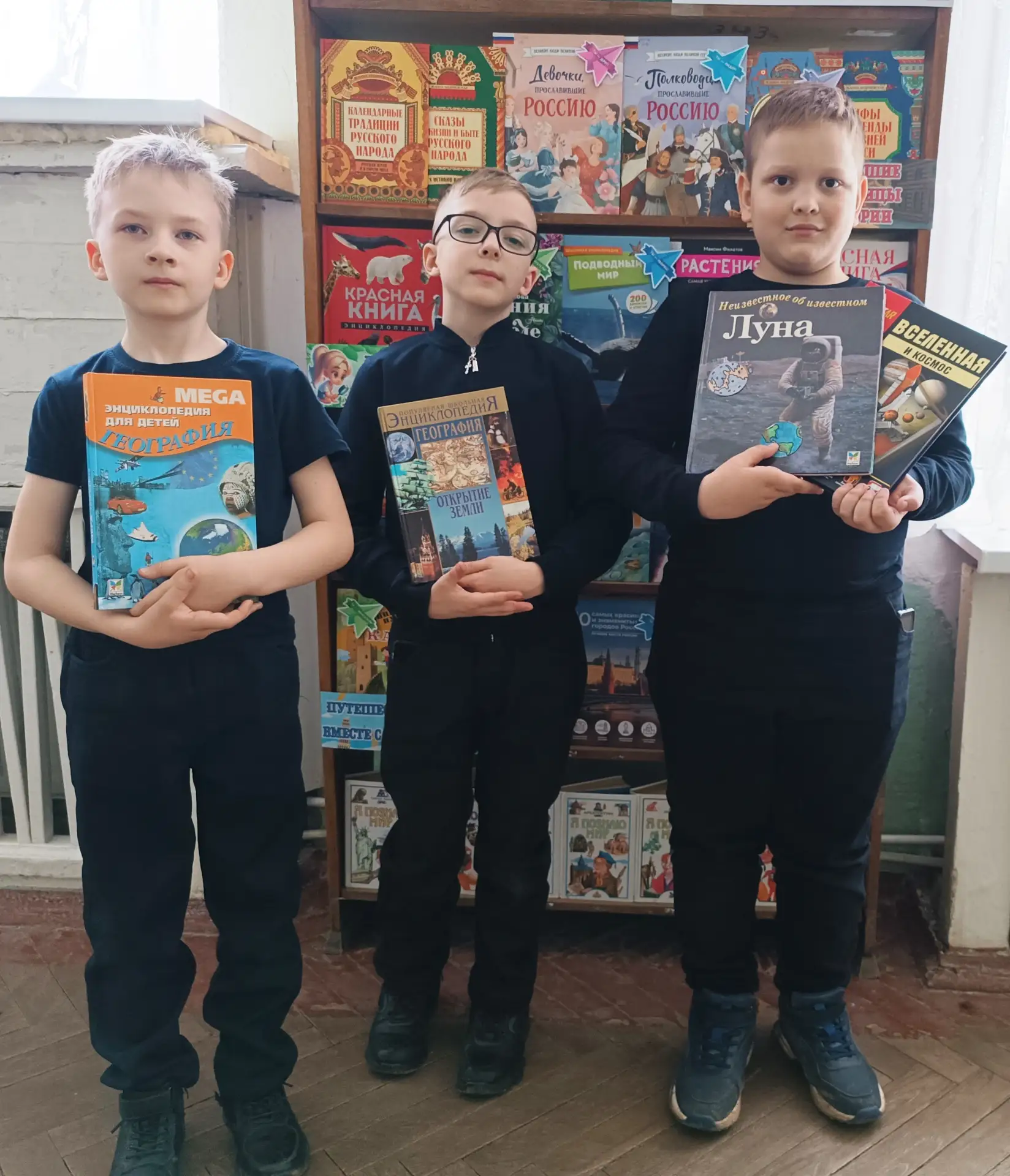 Рекламная выставка-сюрприз «Читайте! Дерзайте! Свой мир открывайте!»