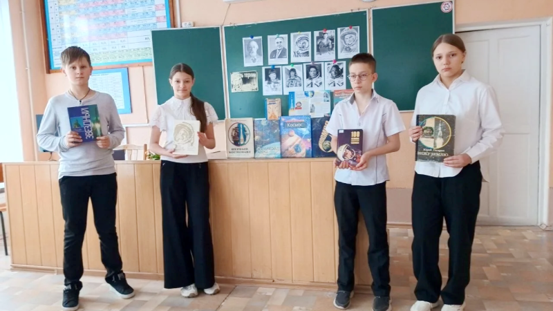 Познавательный час «Герои звездных дорог»