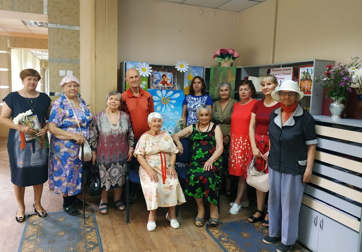 Литературно-поэтический микс «Живет в веках любовь и верность»