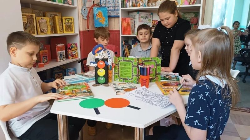 Дорожный калейдоскоп «Светофор спешит на помощь»