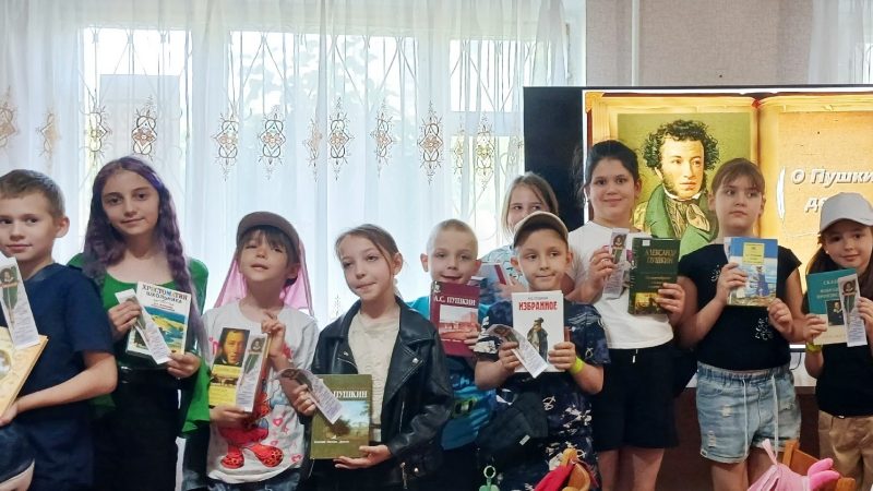 Литературно-поэтическая палитра «Я в гости к Пушкину спешу»