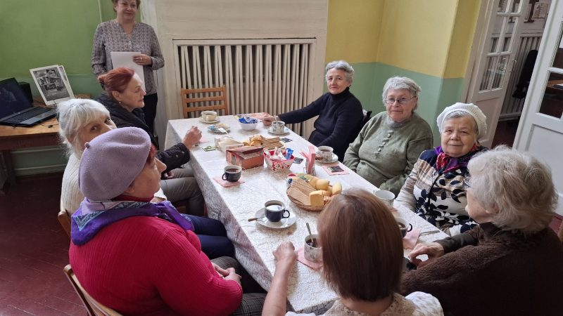 Литературно-музыкальный вечер «Нам года не беда»