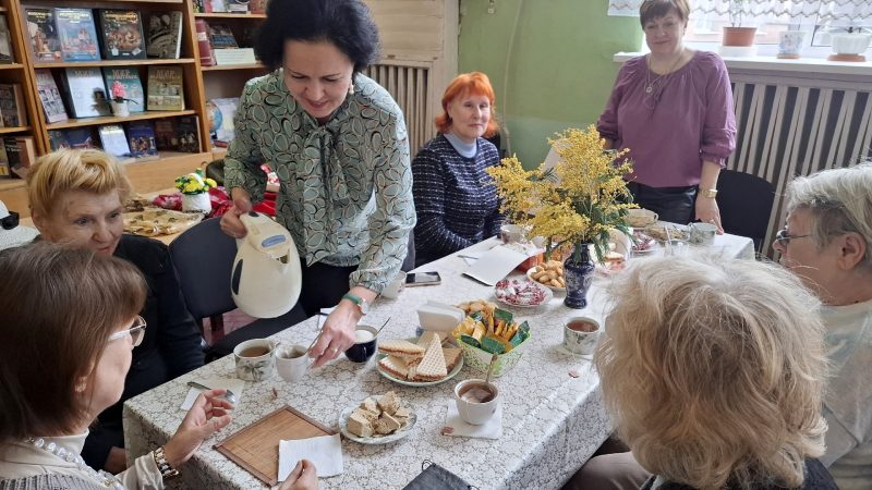 Литературно-музыкальный час «Праздник весны, цветов и любви»