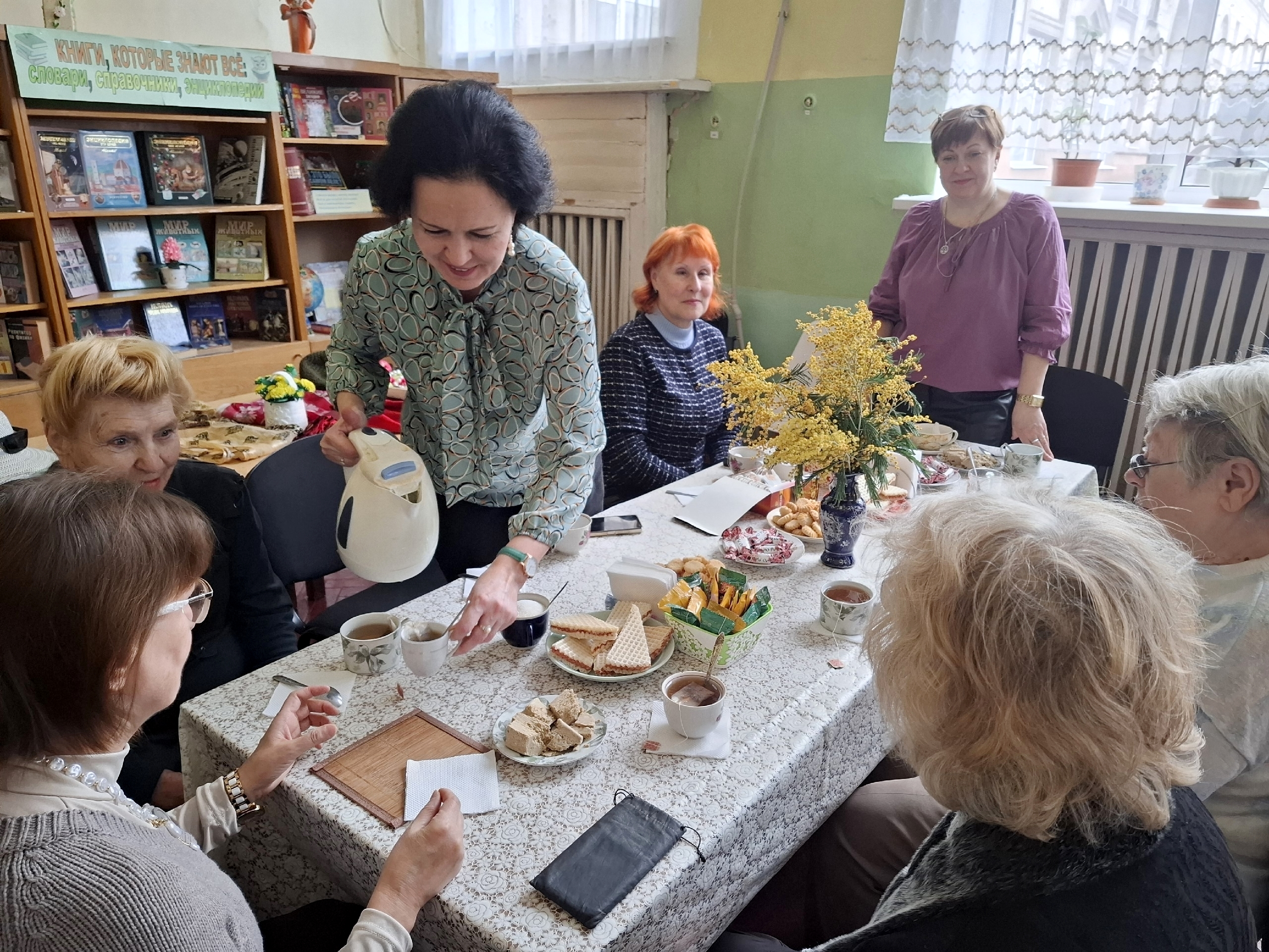 Литературно-музыкальный час «Праздник весны, цветов и любви»