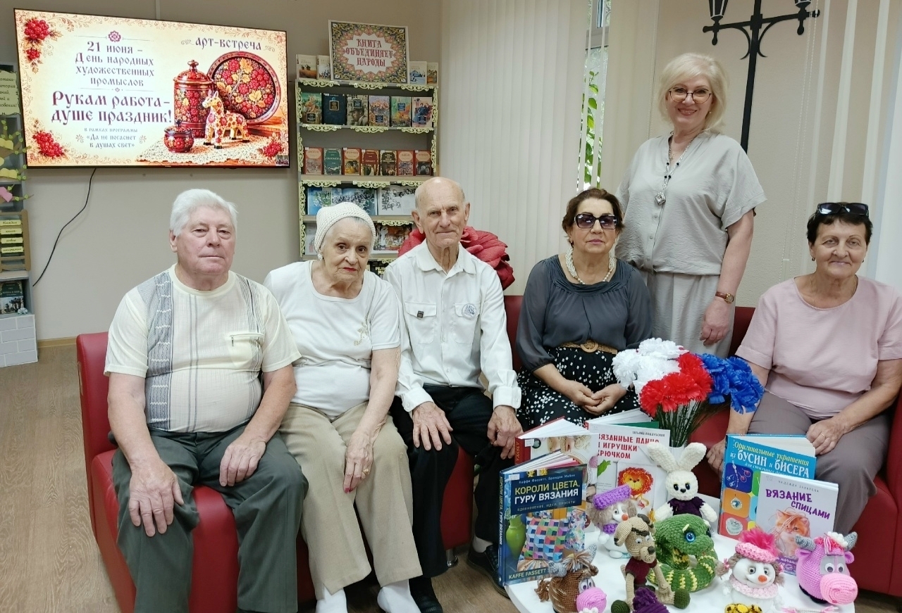Арт-встреча с мастерами народного творчества «Рукам работа – душе праздник»