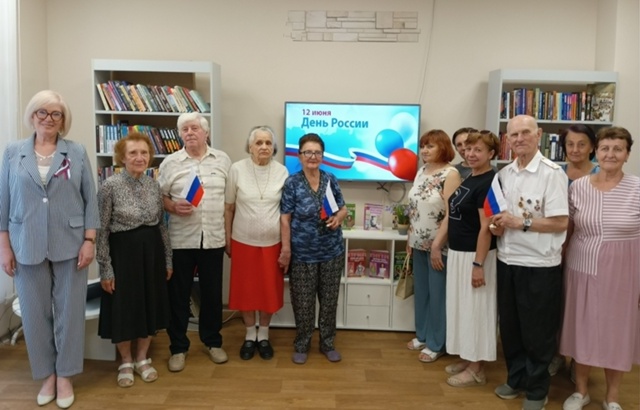 Информационно-патриотический час «Прекрасна ты, моя Россия!»