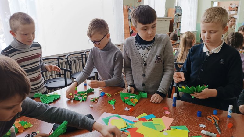 Час творчества «Сделаем сами – подарим маме»