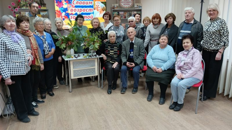 Музыкально-поэтический час общения «Славим возраст золотой»