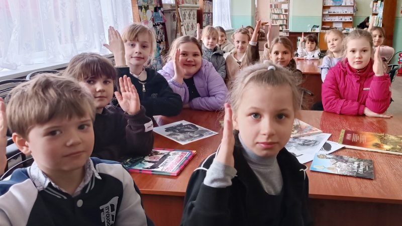 Информ-досье «Маленькие герои Великой Победы»
